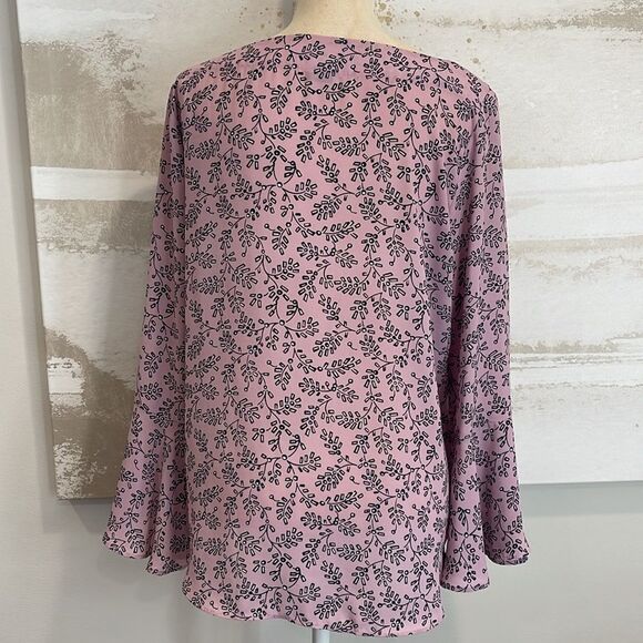 Ann Taylor Floral Peasant Blouse with flowy sleeves (lilac/black) - Picture 3 of 6